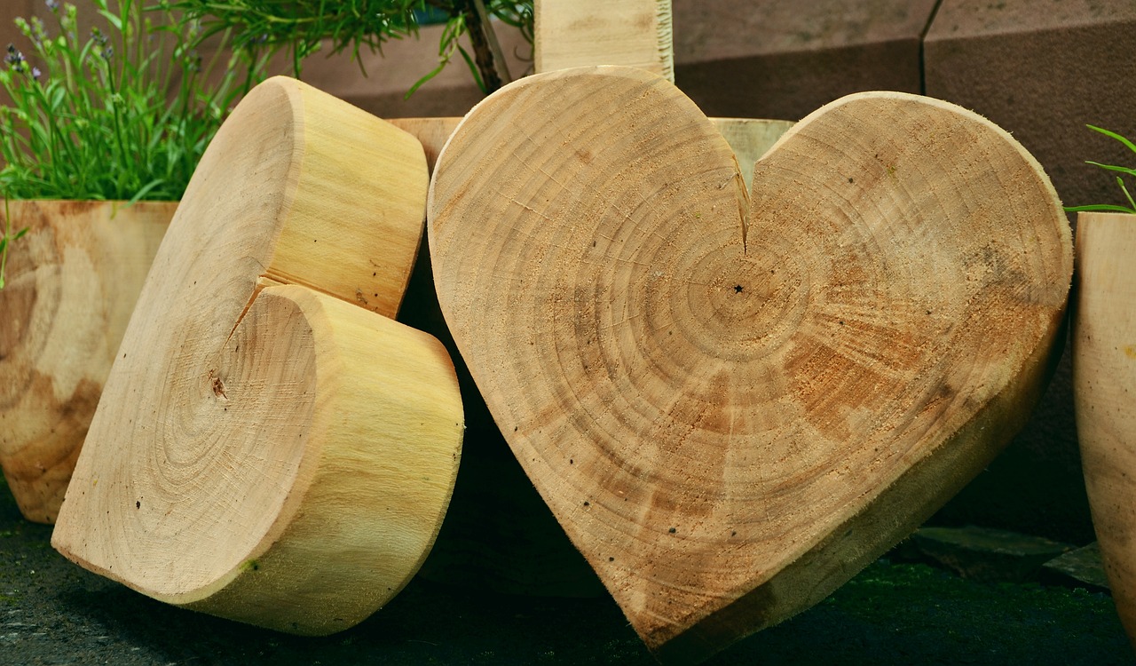 ¿Cómo se llama al arte de tallar la madera?
